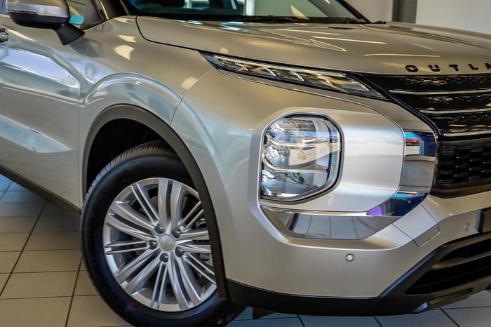 2024 Mitsubishi Outlander ES