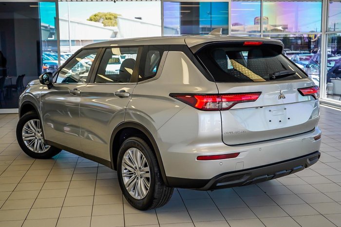 2024 Mitsubishi Outlander ES