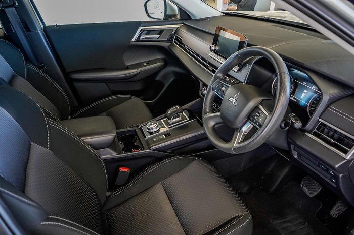 2024 Mitsubishi Outlander ES