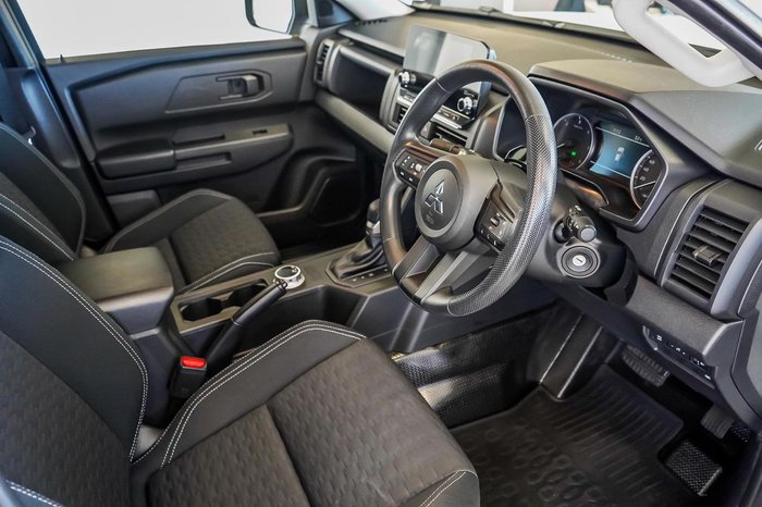 2025 Mitsubishi Triton GLX+