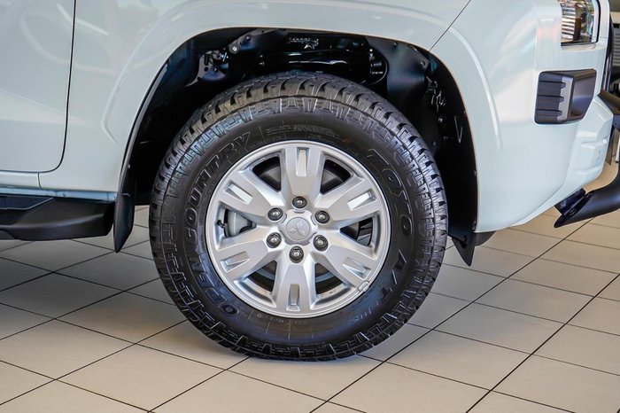 2025 Mitsubishi Triton GLX+