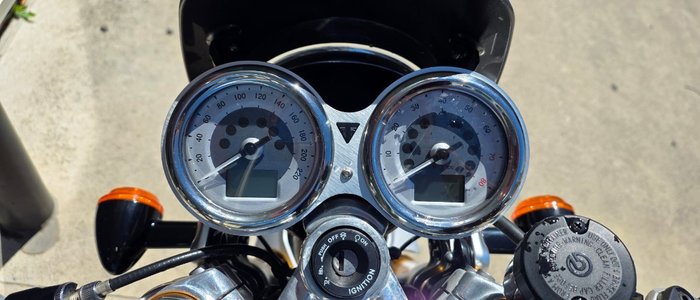 2017 Triumph THRUXTON R SILVER