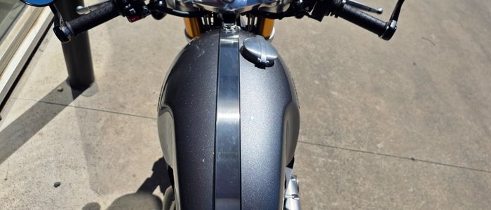 2017 Triumph THRUXTON R SILVER