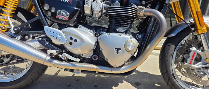 2017 Triumph THRUXTON R SILVER