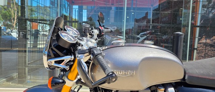 2017 Triumph THRUXTON R SILVER