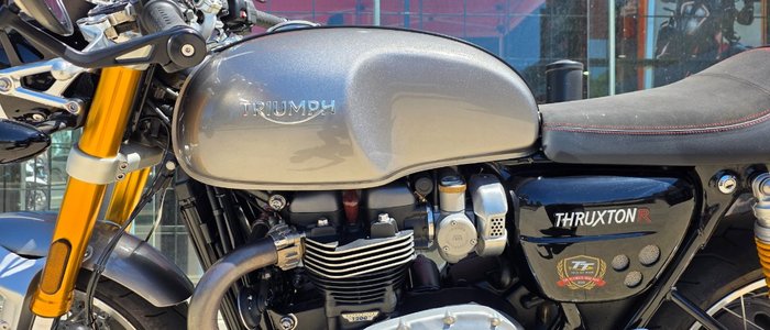 2017 Triumph THRUXTON R SILVER