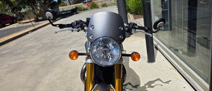 2017 Triumph THRUXTON R SILVER