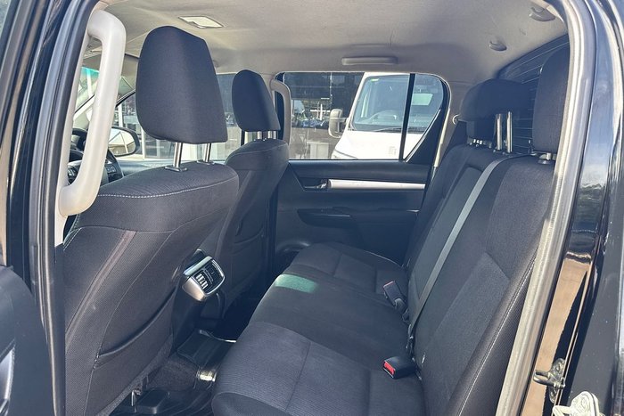 2021 Toyota Hilux SR5