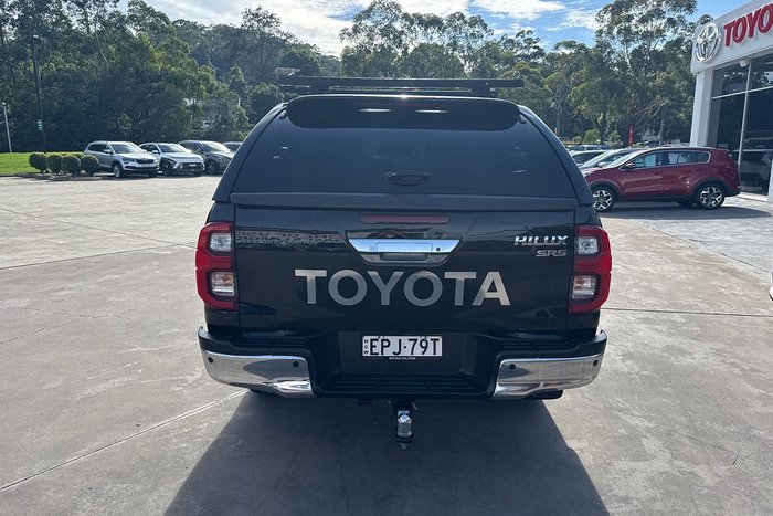 2021 Toyota Hilux SR5