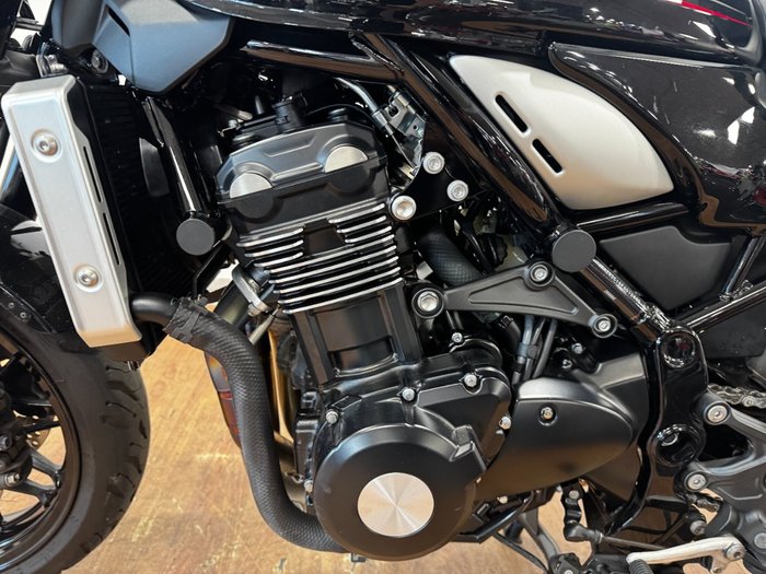 2022 Kawasaki Z900RS (ZR900C) Black