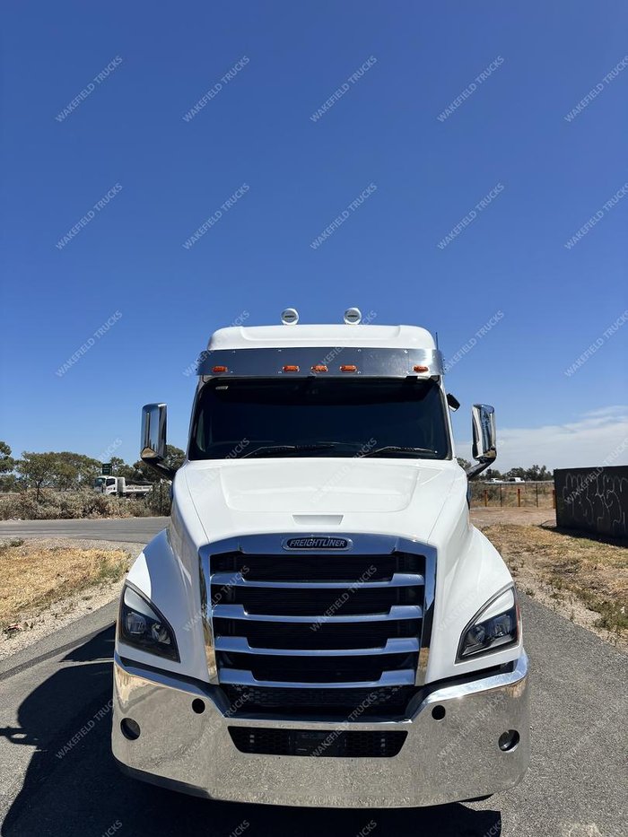 2022 Freightliner Cascadia White