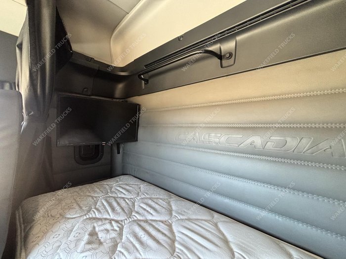 2022 Freightliner Cascadia White