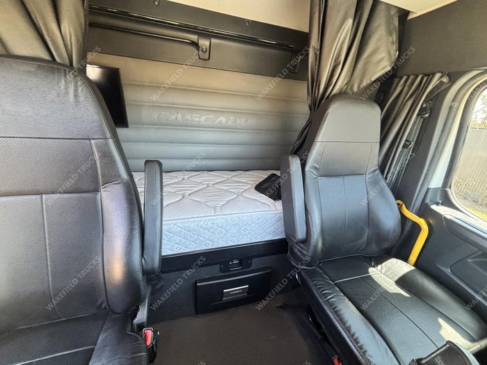 2022 Freightliner Cascadia White