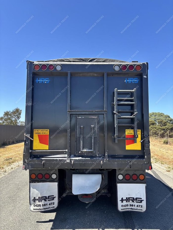 2022 Freightliner Cascadia White