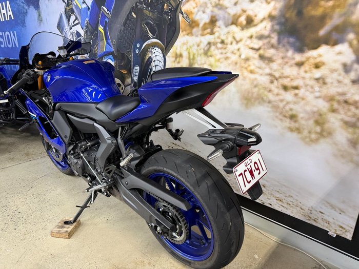 2025 Yamaha YZF-R7LA BLUE