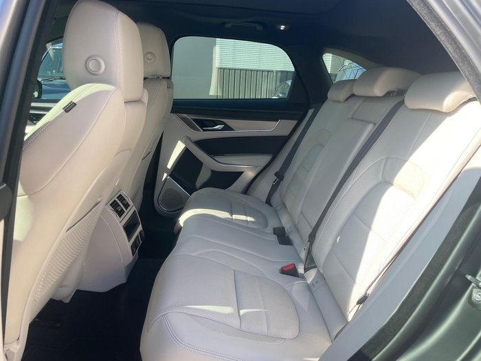 2024 Jaguar F-PACE P250 R-Dynamic SE