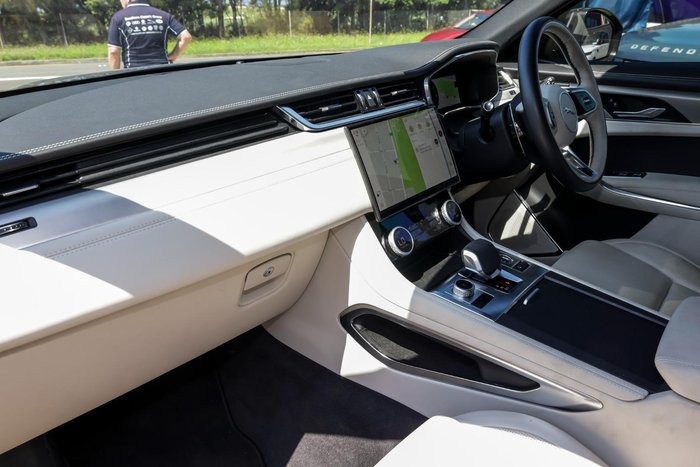 2024 Jaguar F-PACE P250 R-Dynamic SE