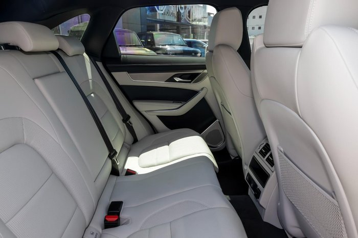 2024 Jaguar F-PACE P250 R-Dynamic SE