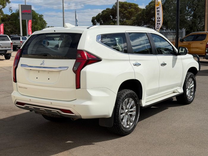 2022 Mitsubishi Pajero Sport GLX