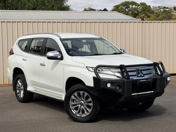 2022 Mitsubishi Pajero Sport GLX