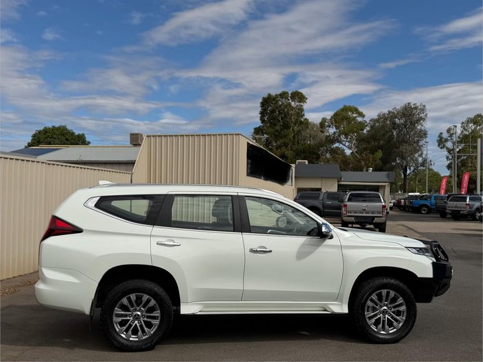 2022 Mitsubishi Pajero Sport GLX