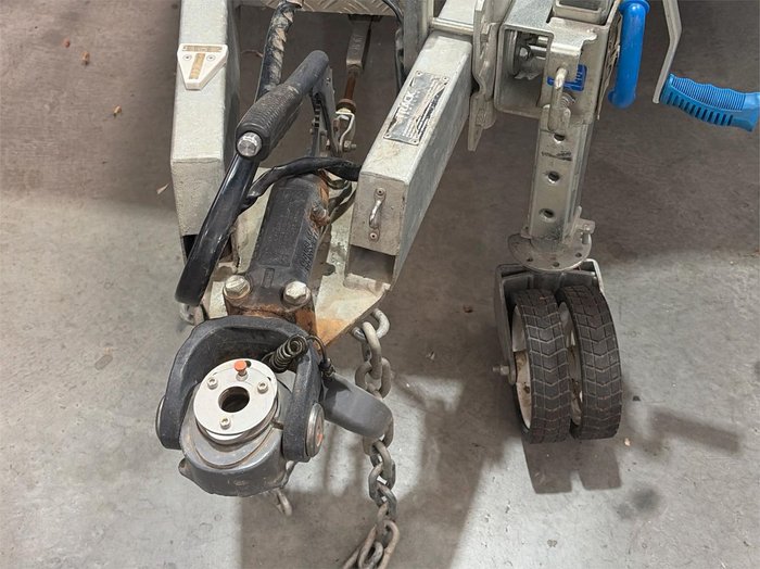 2020 Track Trailer Tvan