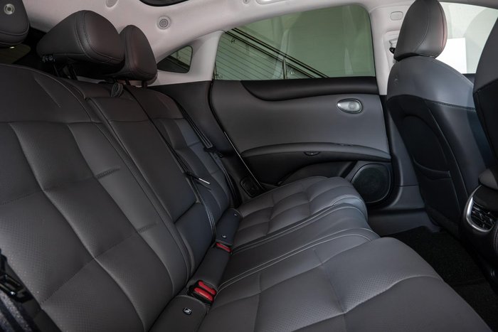 2025 MG IM5 Platinum