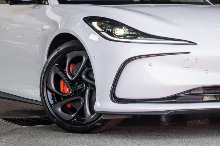 2025 MG IM5 Platinum