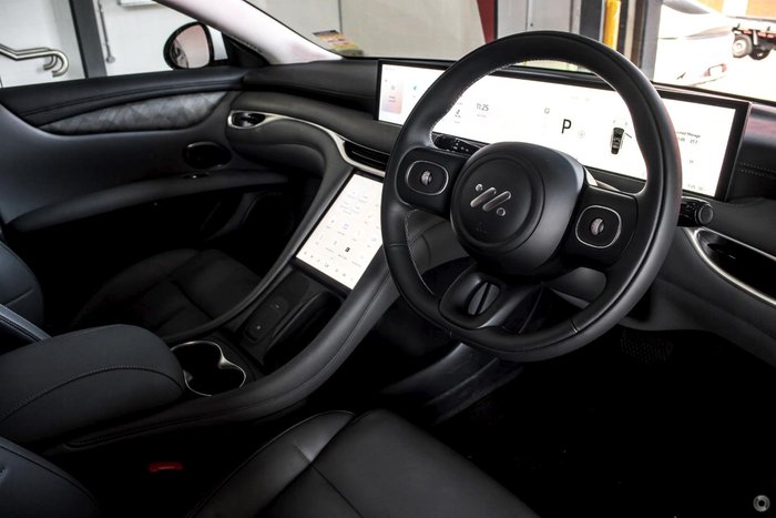 2025 MG IM5 Platinum