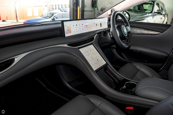 2025 MG IM5 Platinum