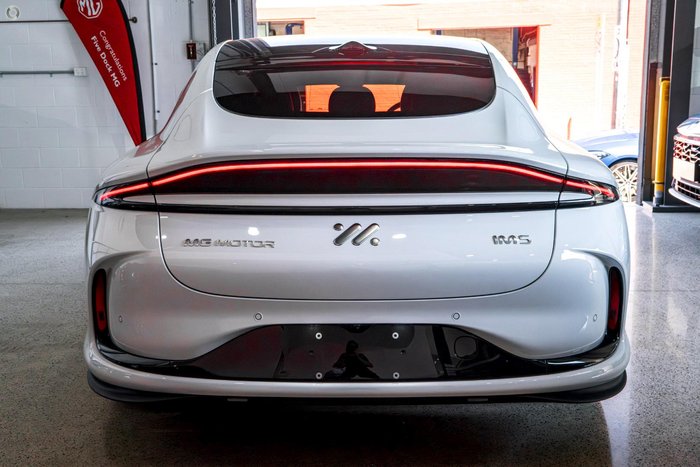 2025 MG IM5 Platinum