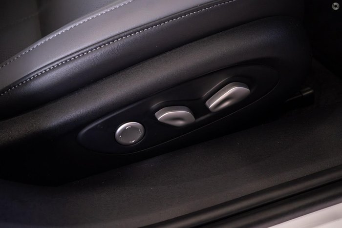 2025 MG IM5 Platinum