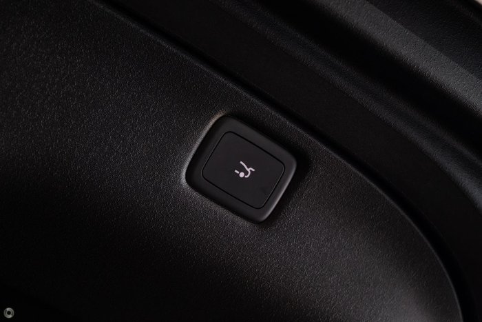 2025 MG IM5 Platinum