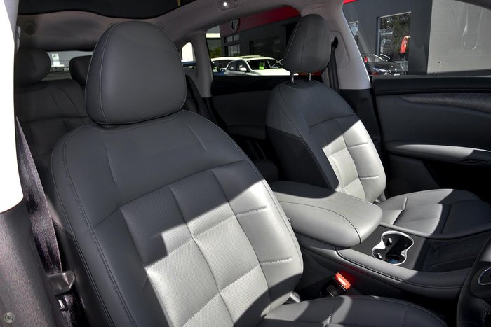 2025 MG IM6 Platinum