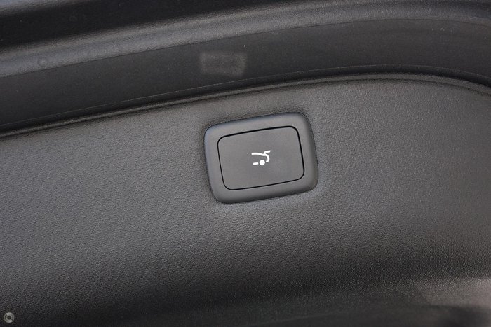 2025 MG IM6 Platinum