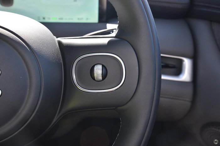 2025 MG IM6 Platinum