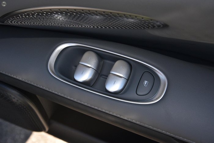 2025 MG IM6 Platinum