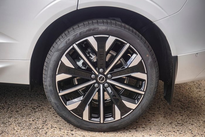 2025 Volvo XC60 Ultra T8 Plug-In Hybrid Dark