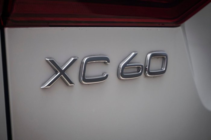 2025 Volvo XC60 Ultra T8 Plug-In Hybrid Dark