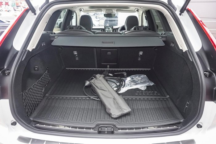 2025 Volvo XC60 Ultra T8 Plug-In Hybrid Dark