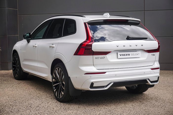 2025 Volvo XC60 Ultra T8 Plug-In Hybrid Dark