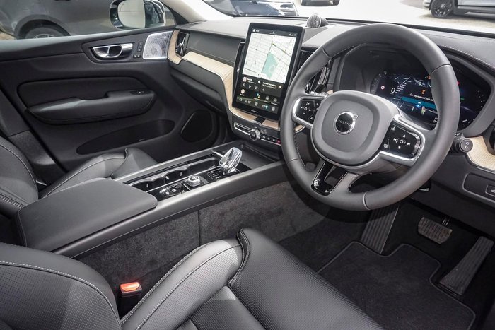 2025 Volvo XC60 Ultra T8 Plug-In Hybrid Dark