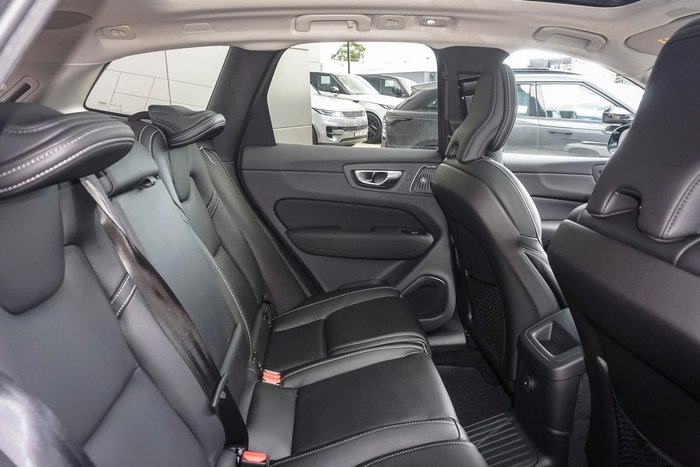 2025 Volvo XC60 Ultra T8 Plug-In Hybrid Dark