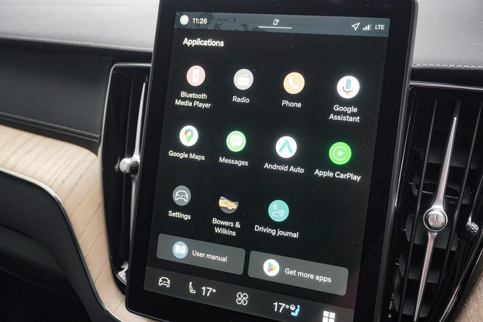 2025 Volvo XC60 Ultra T8 Plug-In Hybrid Dark