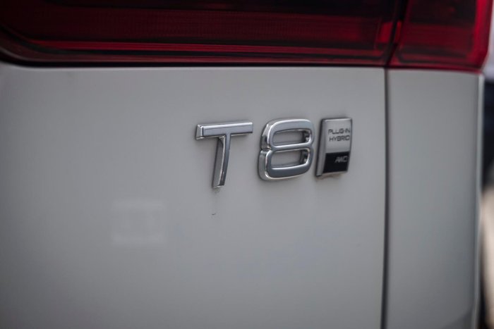 2025 Volvo XC60 Ultra T8 Plug-In Hybrid Dark