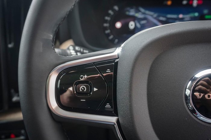 2025 Volvo XC60 Plus T8 Plug-In Hybrid Dark