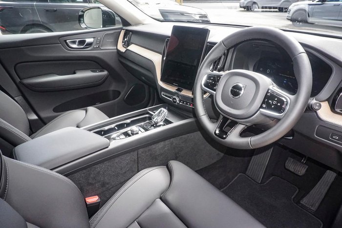 2025 Volvo XC60 Plus T8 Plug-In Hybrid Dark