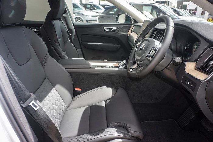 2025 Volvo XC60 Plus T8 Plug-In Hybrid Dark