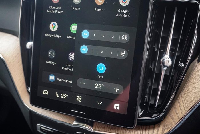 2025 Volvo XC60 Plus T8 Plug-In Hybrid Dark