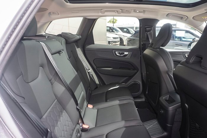 2025 Volvo XC60 Plus T8 Plug-In Hybrid Dark